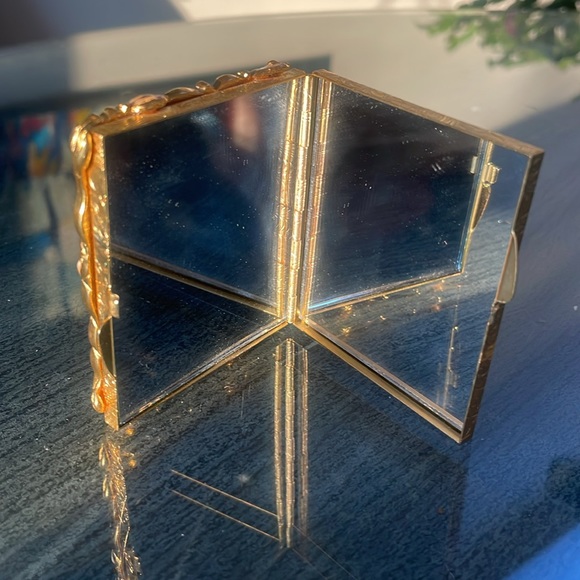 Kirk’s Folly Mirror Compact - Picture 6 of 15